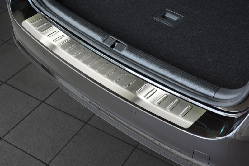Ochranná lišta hrany kufru VW Passat B7 2010-2015 (Alltrack) Avisa