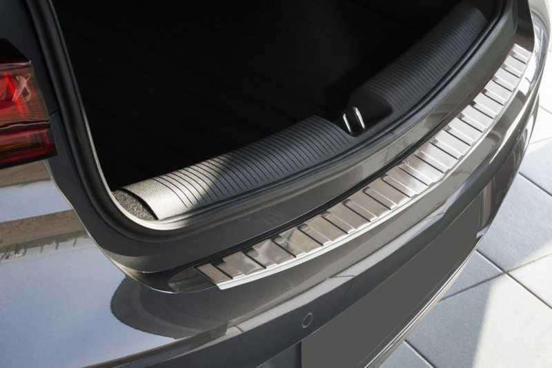 Ochranná lišta hrany kufru Opel Astra K 2015-2021 (hatchback
