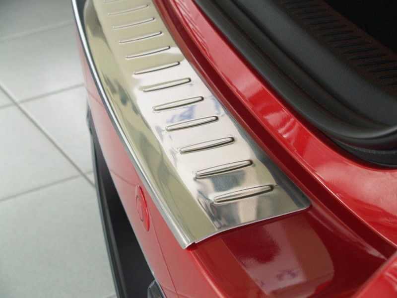 Ochranná lišta hrany kufru Toyota Auris 2012-2015 (hb) Avisa