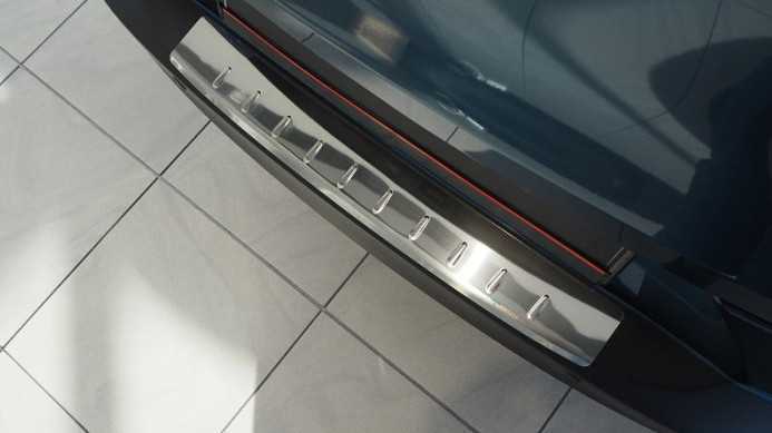 Ochranná lišta hrany kufru Opel Astra H 2004-2014 (combi) Alufrost
