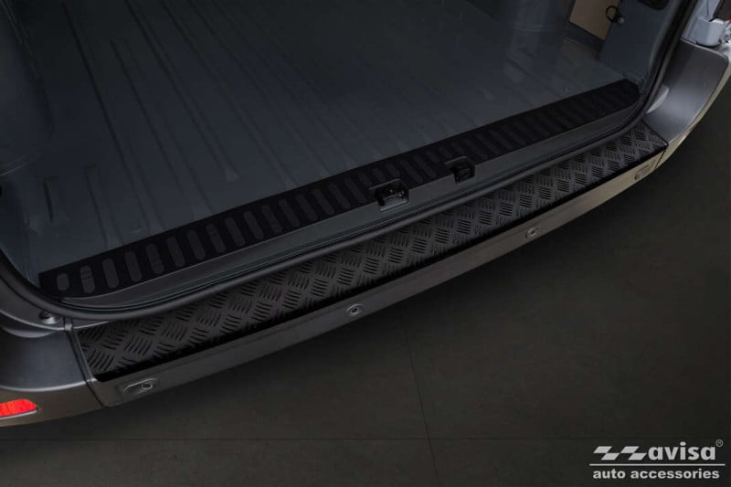 Zesílená ochranná lišta hrany kufru Nissan NV400 2010-2021 (rýhovaný hliník